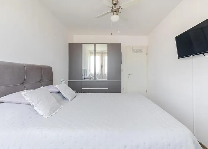 Apartment Cozy Near The And Center