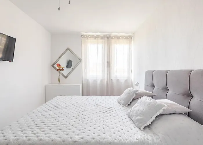 Cozy Near The And Center Apartment *